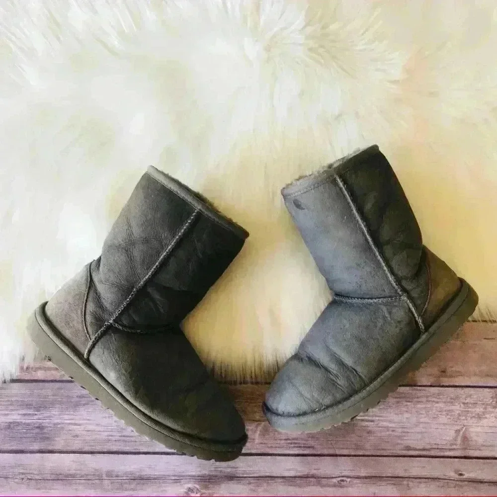 Uggs Classic Short Gray Sz 6